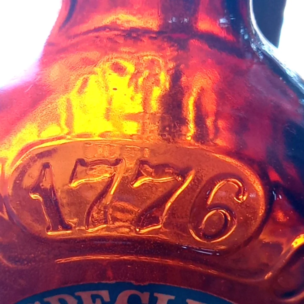 Vintage log Cabin syrup bottle 1776 bi-centennial with label still on